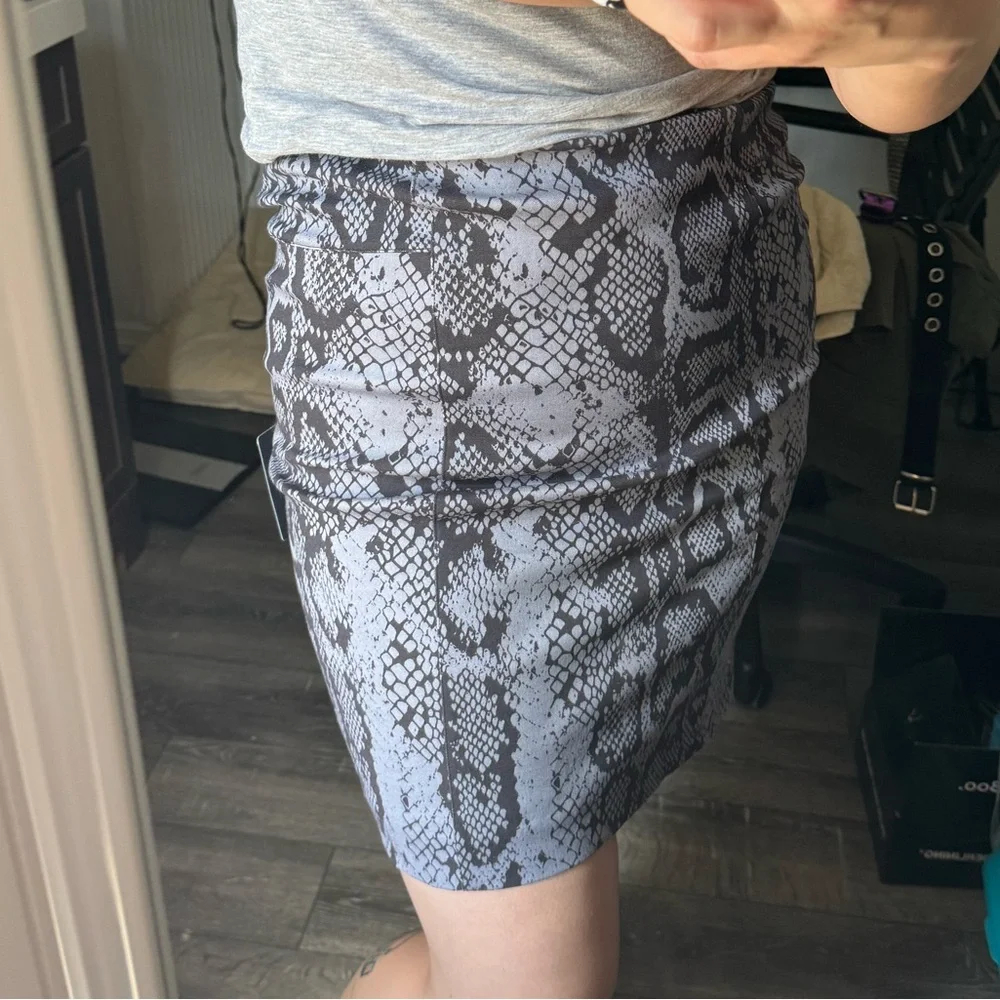 Lysse Charity Pencil Skirt NWT Snake Print M - Picture 7 of 8